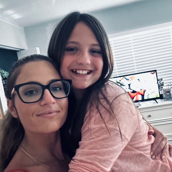 Meet your Posher, Aurora - Picture 4 of 9